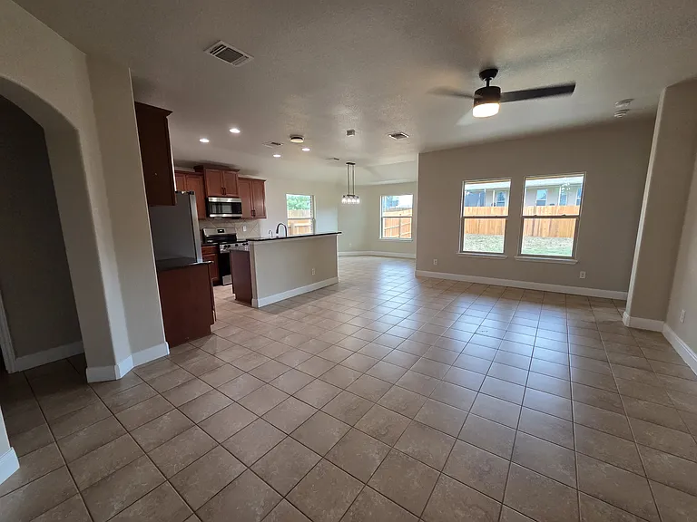 5202 Dauphin Dr — Photo 4