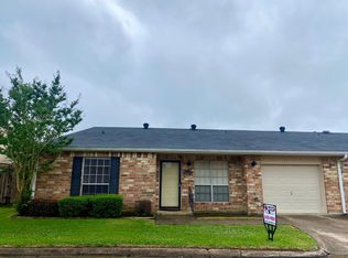 1126 Sunmeadow Dr, Beaumont, TX 77706