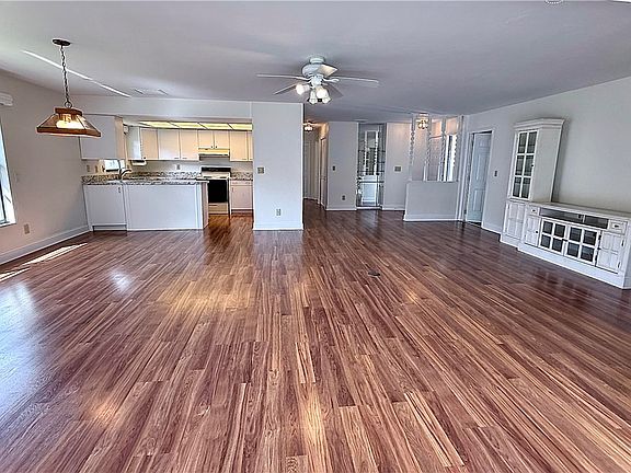 3rd image of 27940 Village Dr