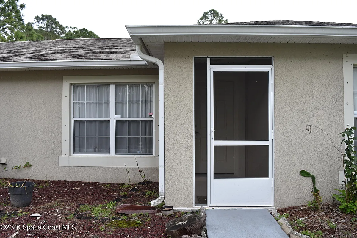 Building Photo - 2749 Freehold Ave SE