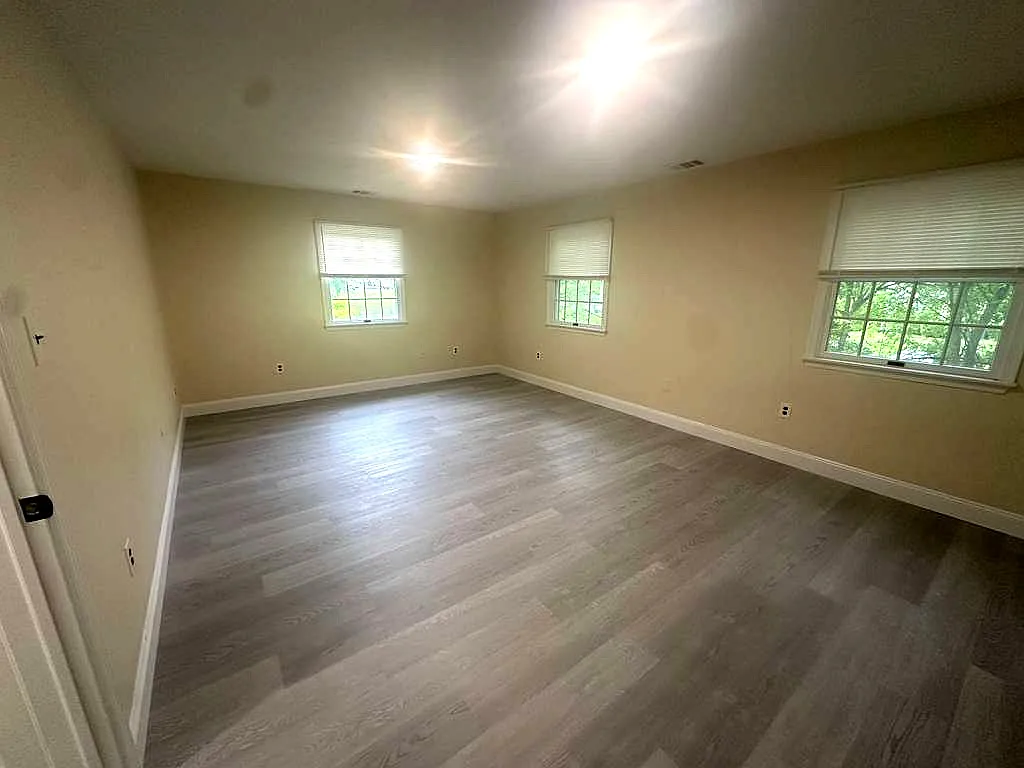 1 bed, 880 sqft, $1,800 — Photo 3
