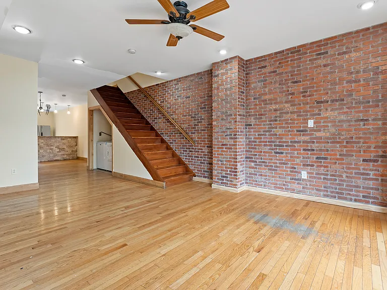 6231 W Jefferson St — Photo 2