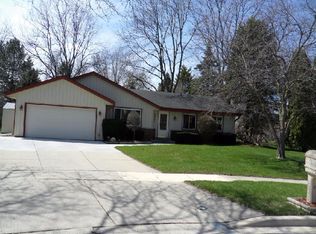 6985 Heathmeadow Ct, Greendale, WI 53129