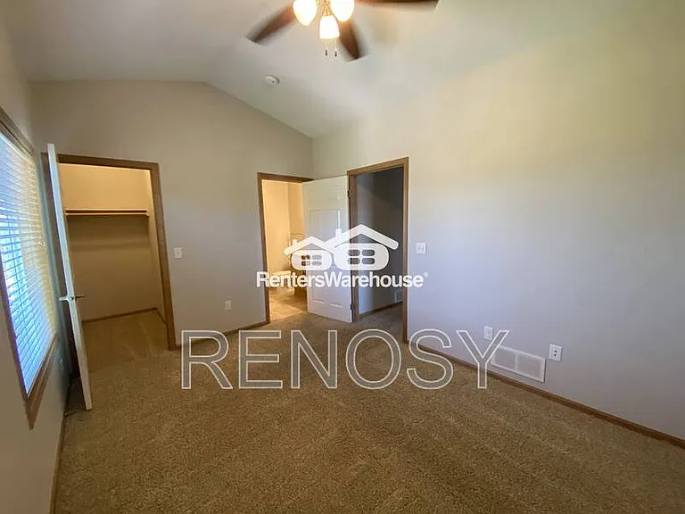 2000 Meadow Ct #405 — Photo 20