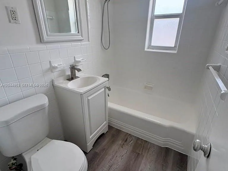 2396 NE 5th Ave — Photo 8