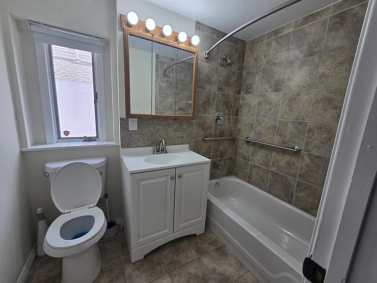 E Clearwater Rd — Photo 22
