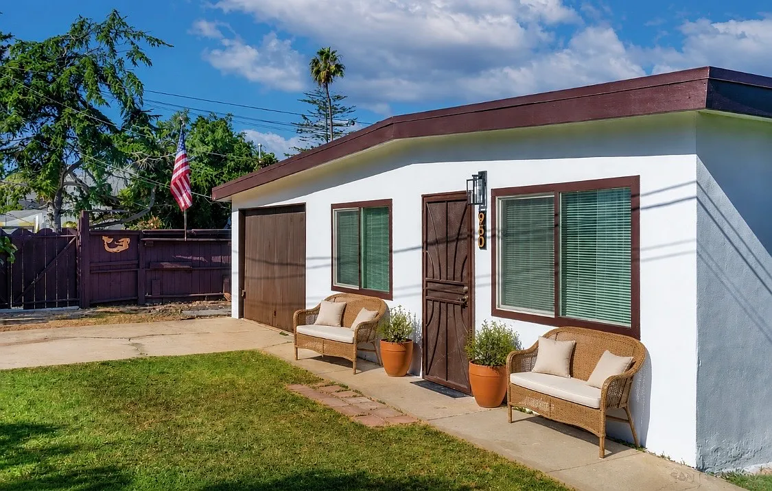 3 bed, 1111 sqft, $4,095 — Photo 3
