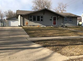 1924 Westfield Ave, Minot, ND 58701