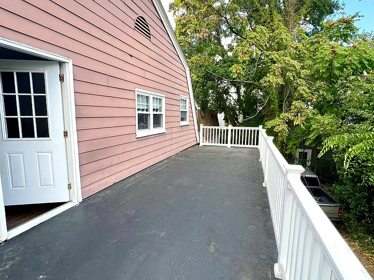 210 Pennsylvania Ave #2 — Photo 11