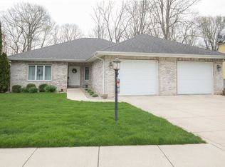 3306 Kestrel St, Valparaiso, IN 46383
