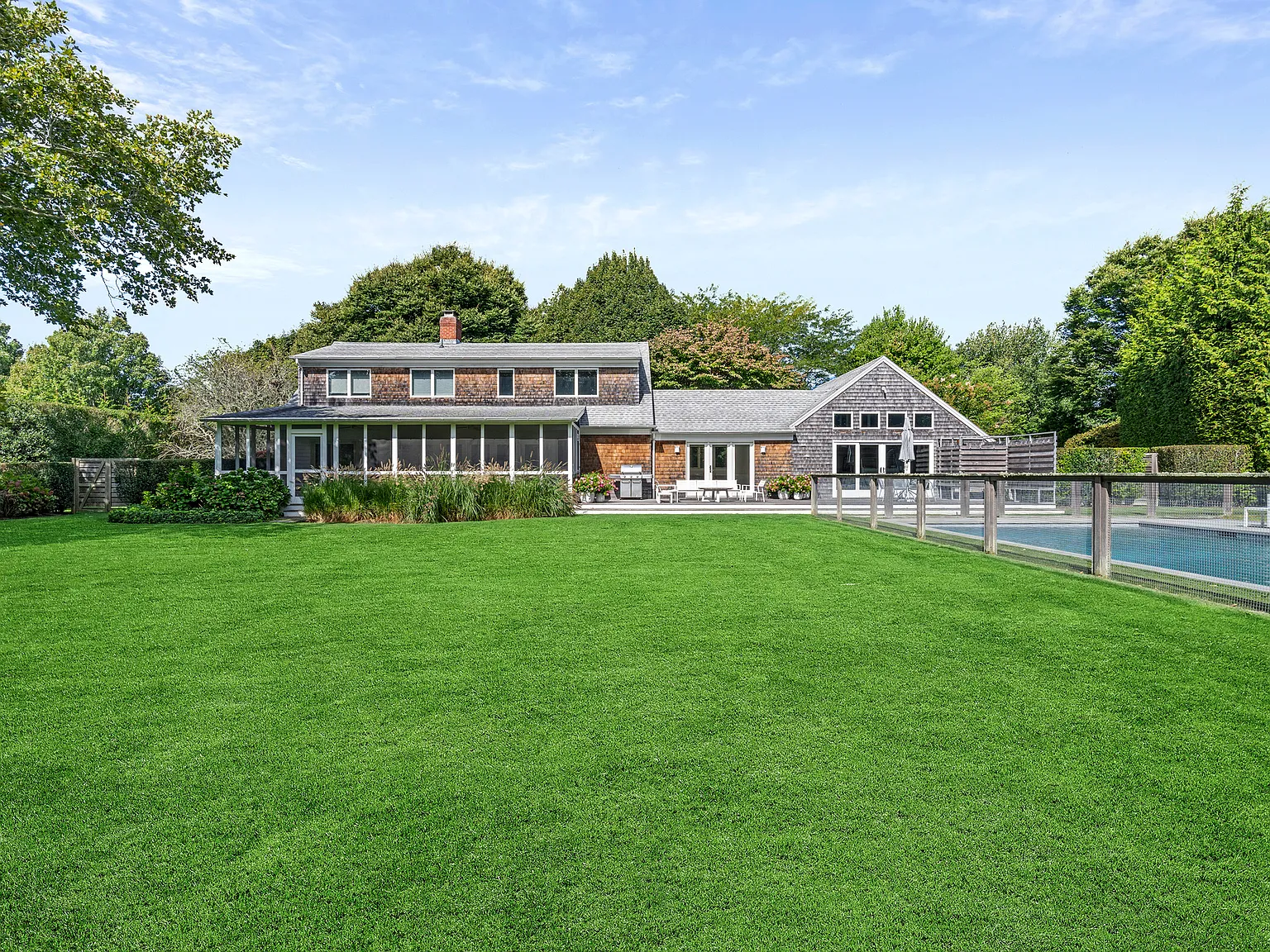 Exceptional South of the Highway Bridgehampton Rental — Photo 1