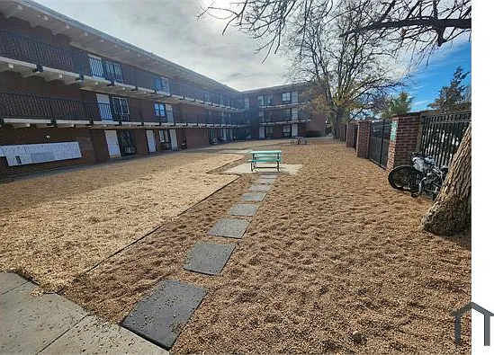 2 bed, 780 sqft, $2,025 — Photo 3