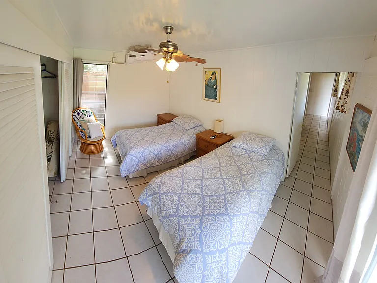 2 Twin Beds