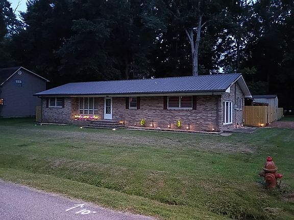 3rd image of 606 Franklin Dr