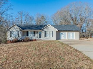 180 Foxcroft Dr, Lexington, NC 27292