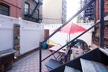 Rented by R New York