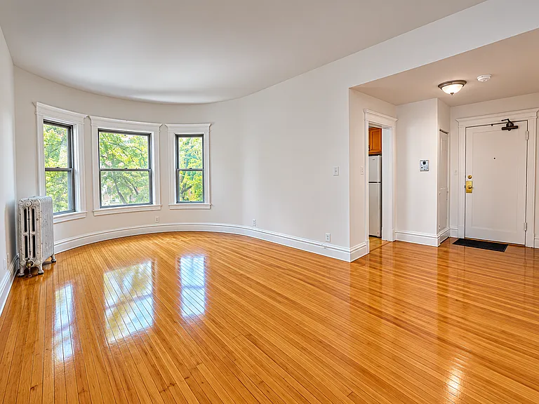 668 W Sheridan Rd #2 — Photo 2