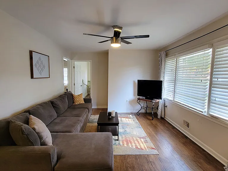 3010 Santa Monica Dr — Photo 6