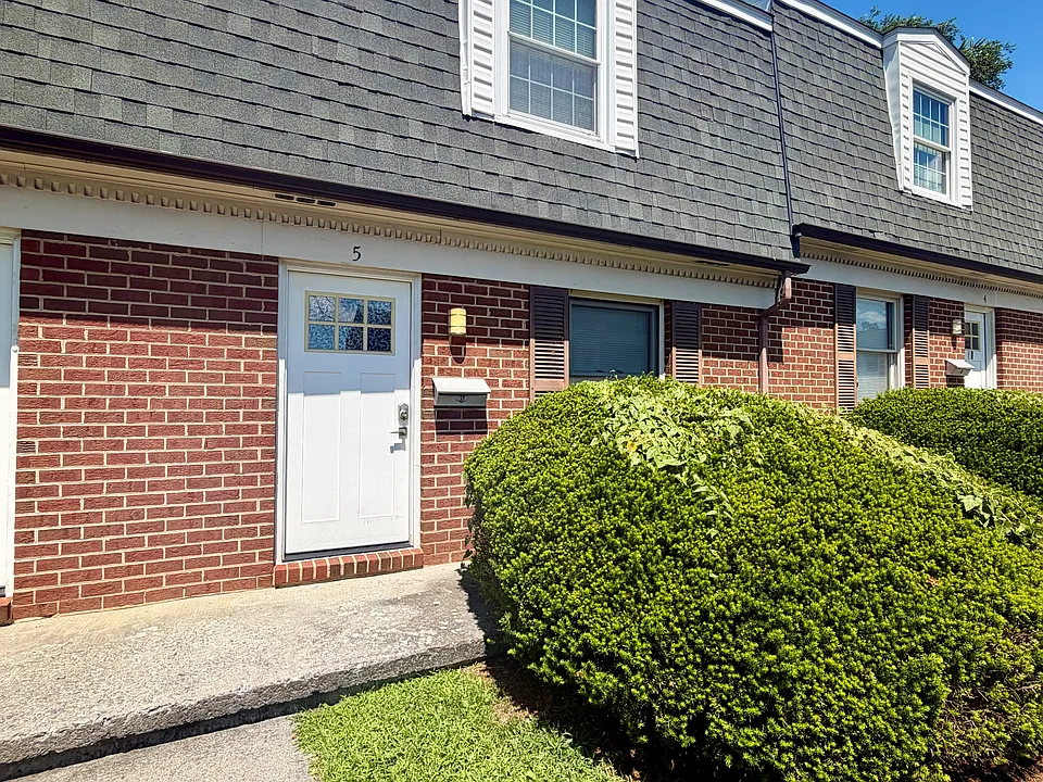 5 Raleigh Ct