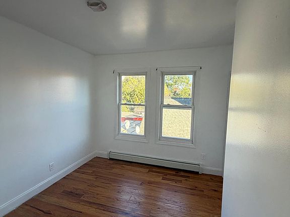 2nd image of 35 William St #6