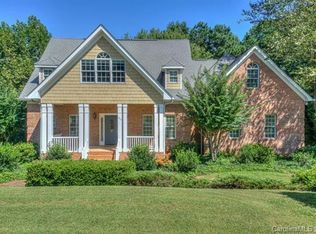 196 Harbor Landing Dr, Mooresville, NC 28117