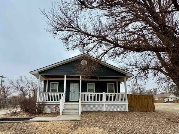 710 W 10th St, Ellis, KS 67637