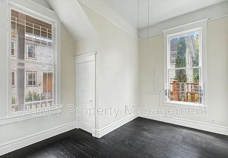 512 E Waldburg Ln — Photo 16