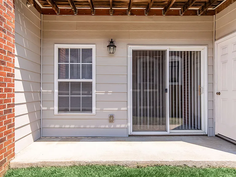 Cambridge Park Apartments 2 bed 2 bath Patio