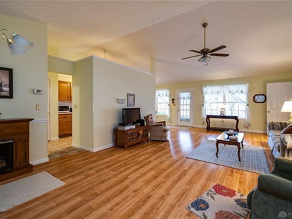 3rd image of 3125 Buttercup Ct