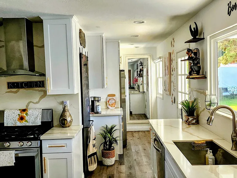 2548 E Wilson Ave — Photo 16