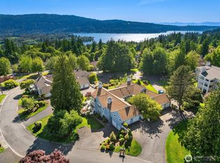 22446 SE 42nd Ter #2221, Issaquah, WA