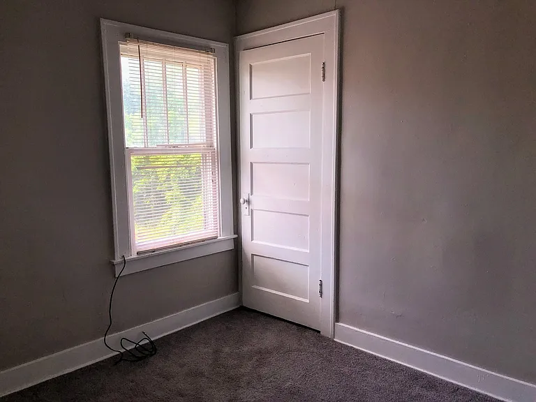 349 Corinne SW — Photo 7