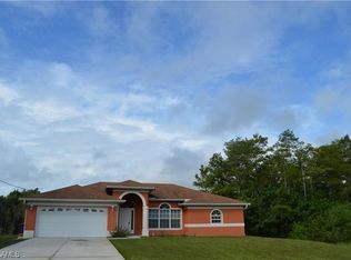828 Hector Ln, Lehigh Acres, FL 33974