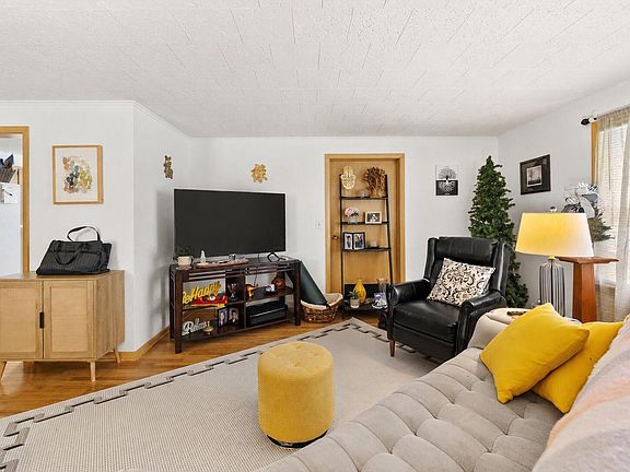 2nd image of 2216 La Follette AVENUE #2216A