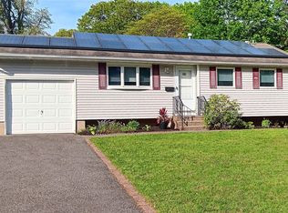 66 Fawn Ct, South Setauket, NY 11720