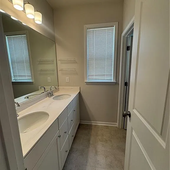 719 Saffron Blvd — Photo 15