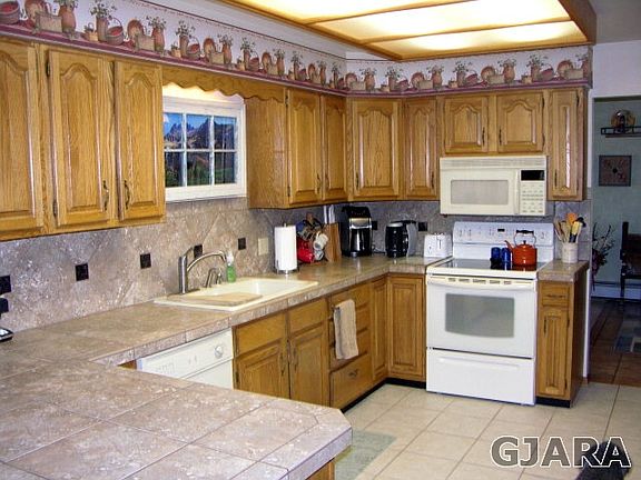 4th image of 2325 Elderberry Ct
