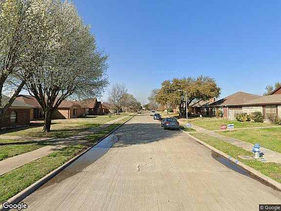 Exterior Neighborhood (street photo)