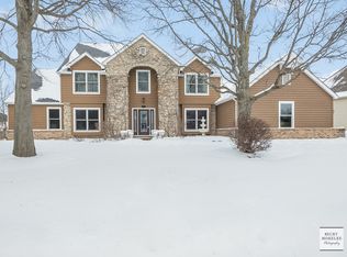 13 Mossfield Ct, Sugar Grove, IL 60554