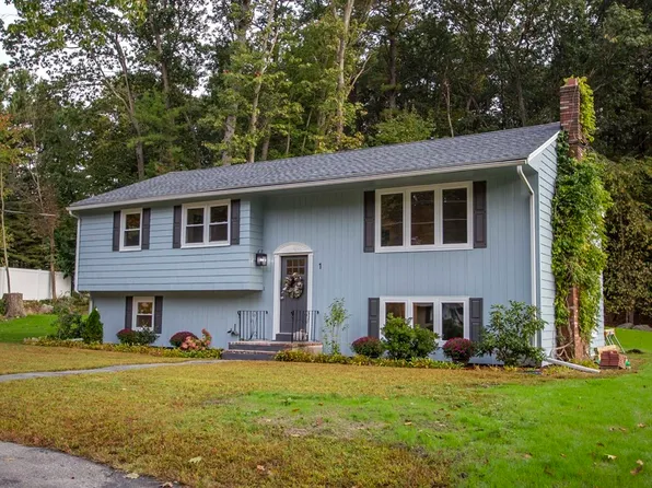 1 Boxwood Rd, North Reading, MA 01864