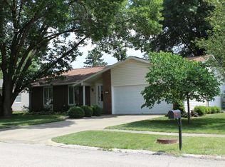 730 Clifton Dr, Charleston, IL 61920