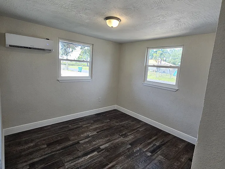 204 7th Ave W #B — Photo 4
