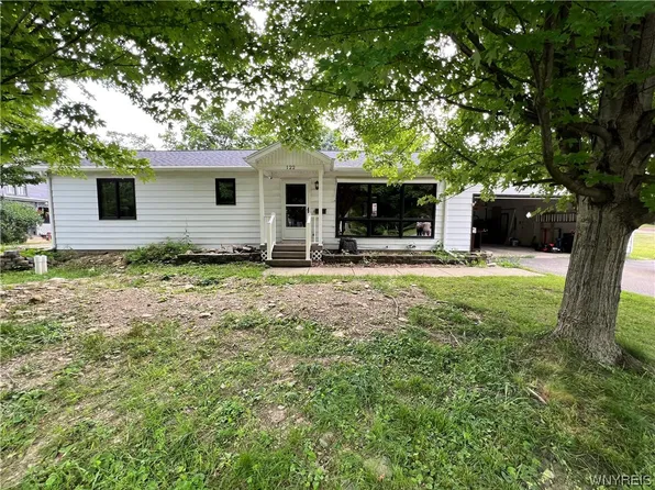 122 Broadway Rd, Gowanda, NY 14070