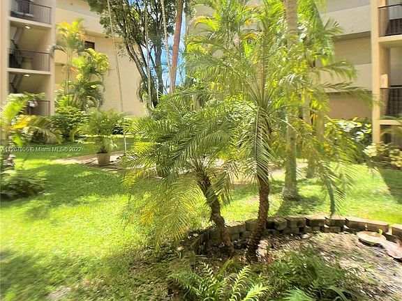 4th image of 10661 SW 108th Ave APT 1C