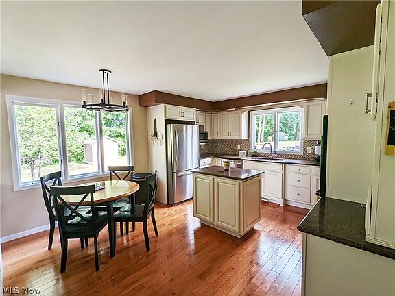 5th image of 3901 W Valley Dr