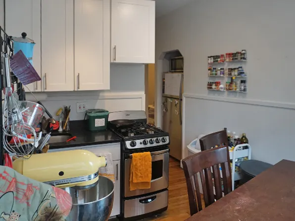 98 Willow St Unit 2, Cambridge, MA 02141