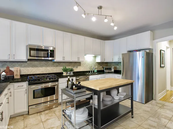 1918 W Melrose St, Chicago, IL 60657