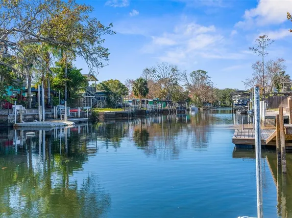 5401 Circle Dr, Weeki Wachee, FL 34607