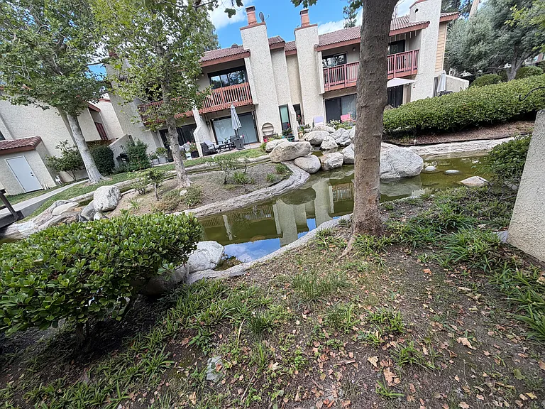 5720 Owensmouth Ave #127 — Photo 34