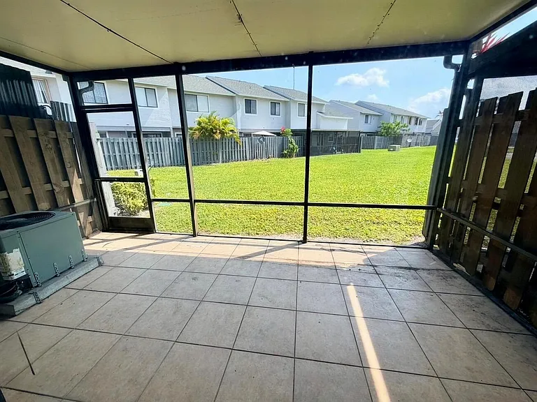 2305 Seaside Dr — Photo 5